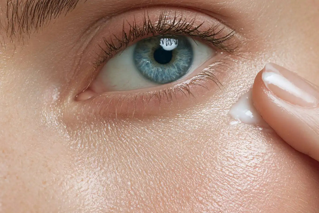 Cuidado Esencial para el Contorno de Ojos y Labios