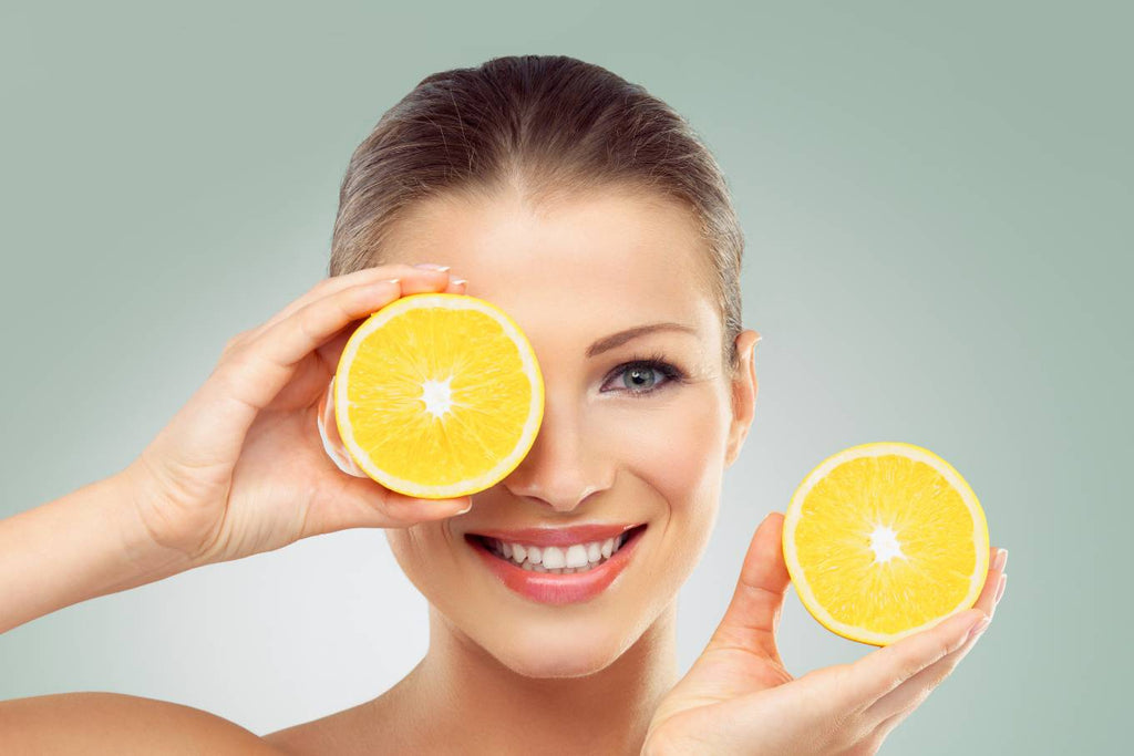 El Secreto de la Piel Luminosa: Guía Definitiva de la Vitamina C para la Piel y sus Aliados Tópicos